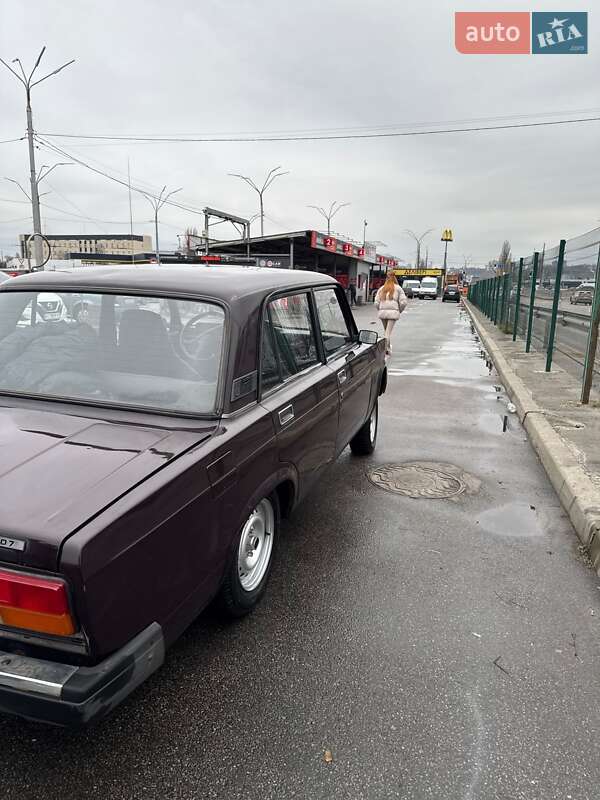 Седан ВАЗ / Lada 2107 2008 в Киеве