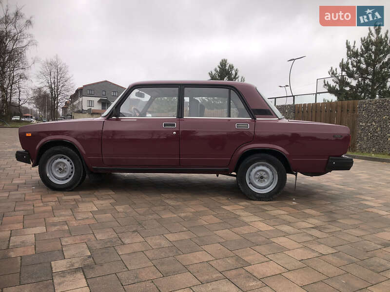 Седан ВАЗ / Lada 2107 2003 в Ивано-Франковске