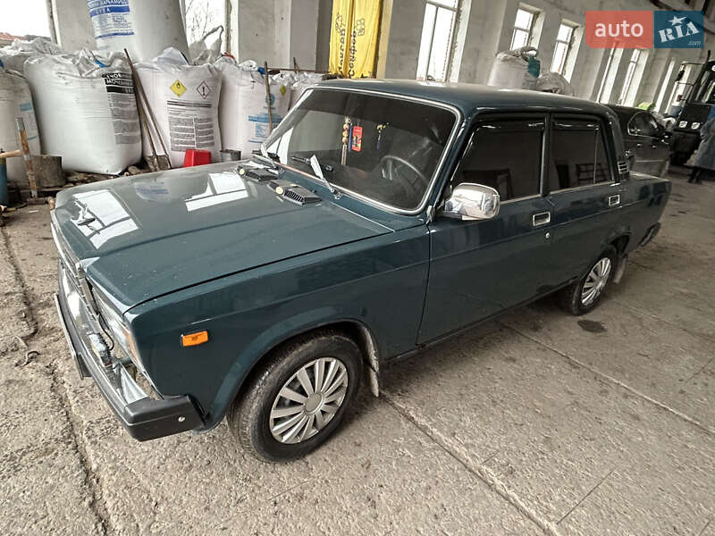Седан ВАЗ / Lada 2107 2003 в Подволочиске