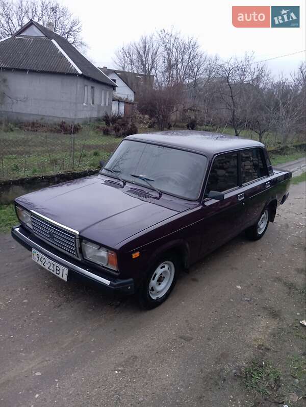 Седан ВАЗ / Lada 2107 2002 в Могилев-Подольске