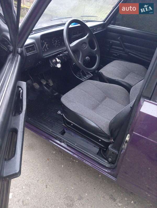 Седан ВАЗ / Lada 2107 2002 в Могилев-Подольске