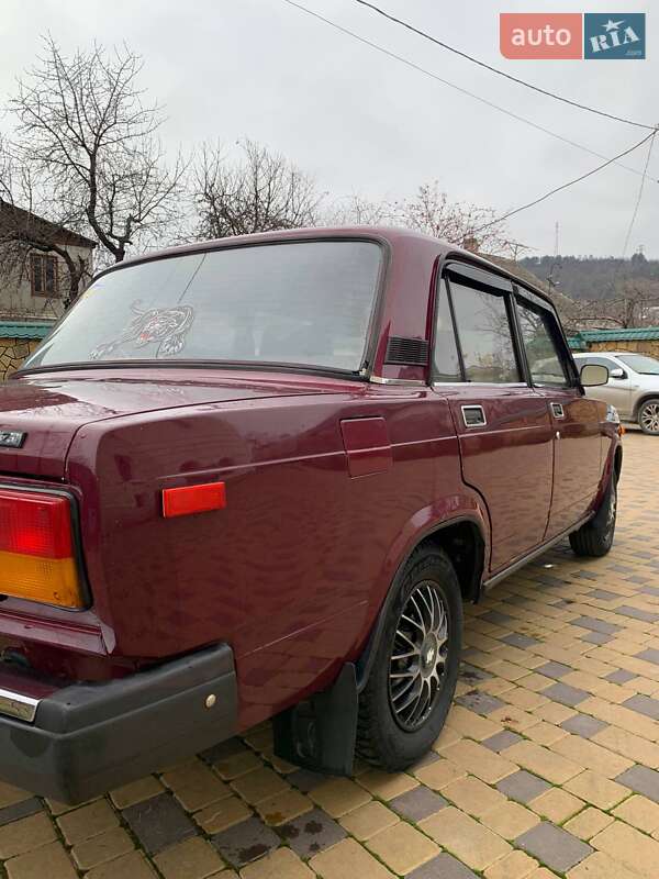 Седан ВАЗ / Lada 2107 2002 в Могилів-Подільському