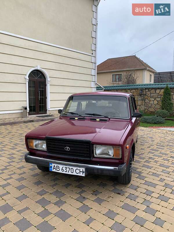 Седан ВАЗ / Lada 2107 2002 в Могилів-Подільському
