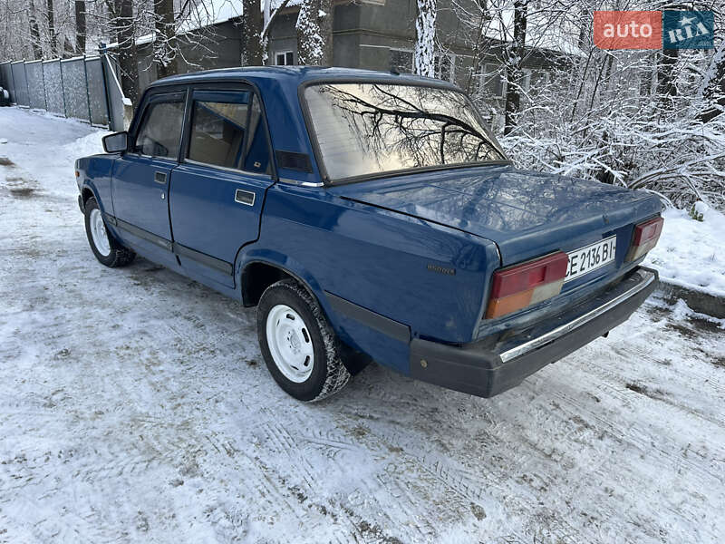 Седан ВАЗ / Lada 2107 2004 в Сторожинце