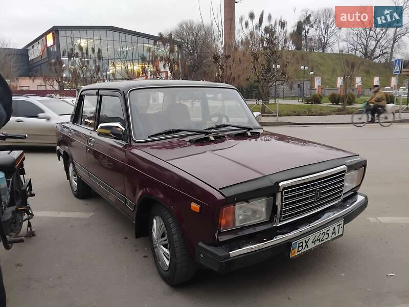 Седан ВАЗ / Lada 2107 2005 в Полонном