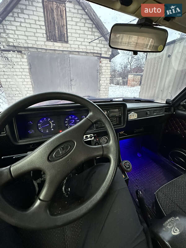 Седан ВАЗ / Lada 2107 2004 в Славянске