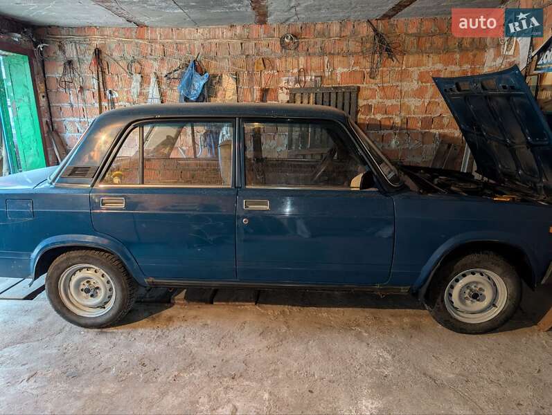 Седан ВАЗ / Lada 2107 2005 в Дніпрі