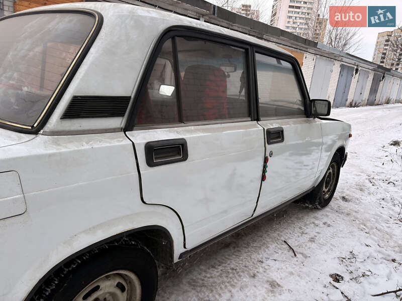 Седан ВАЗ / Lada 2107 1988 в Києві
