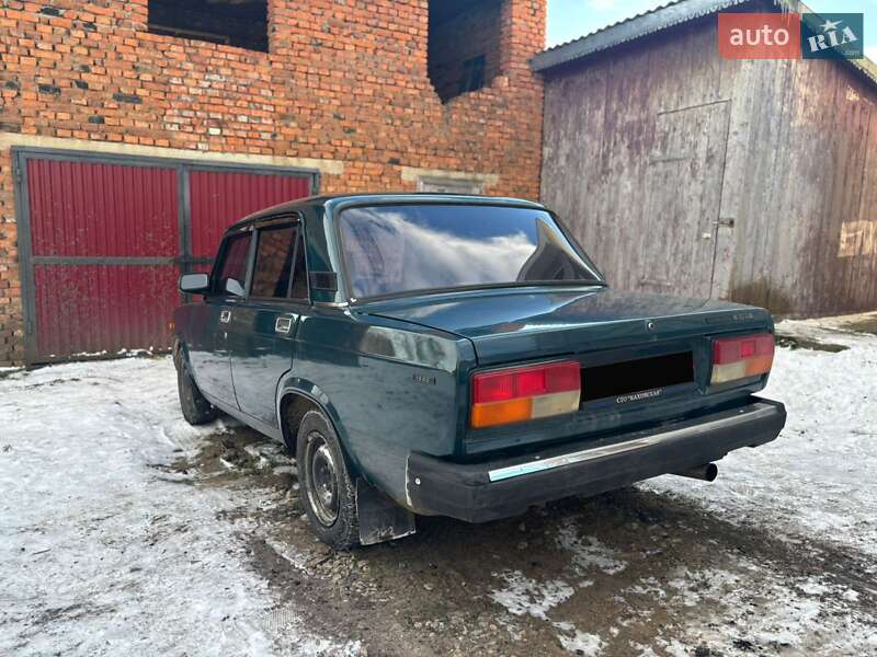 Седан ВАЗ / Lada 2107 2005 в Надворной
