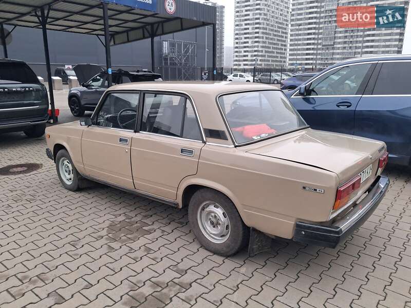 Седан ВАЗ / Lada 2107 1986 в Киеве