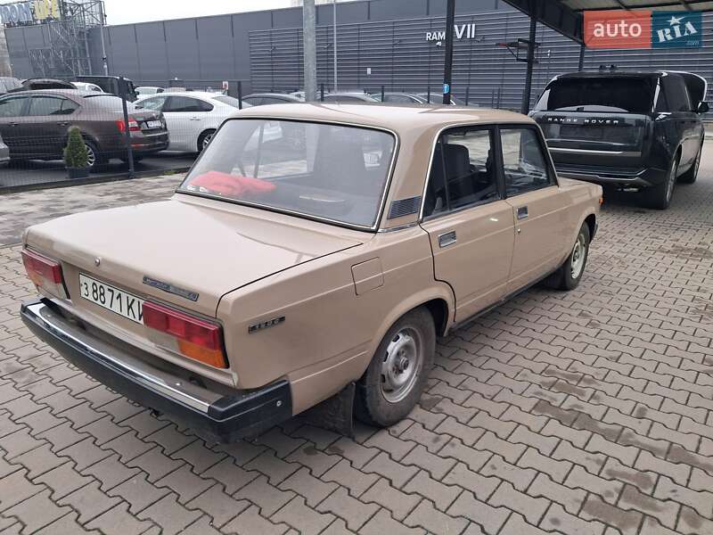 Седан ВАЗ / Lada 2107 1986 в Киеве