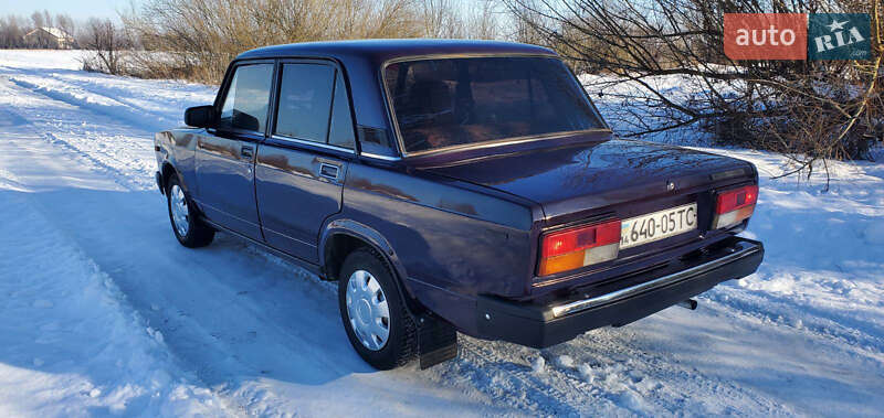 Седан ВАЗ / Lada 2107 2002 в Самборе