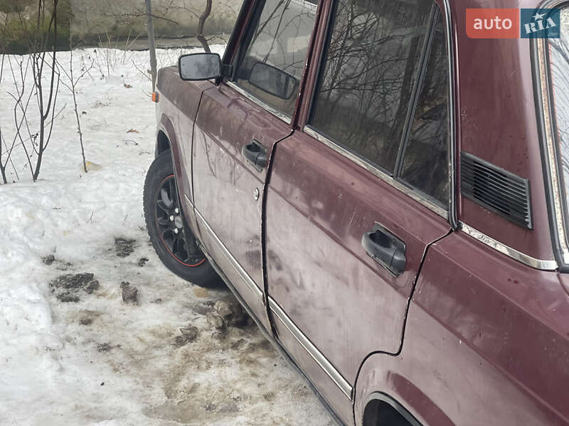 Седан ВАЗ / Lada 2107 2005 в Черновцах