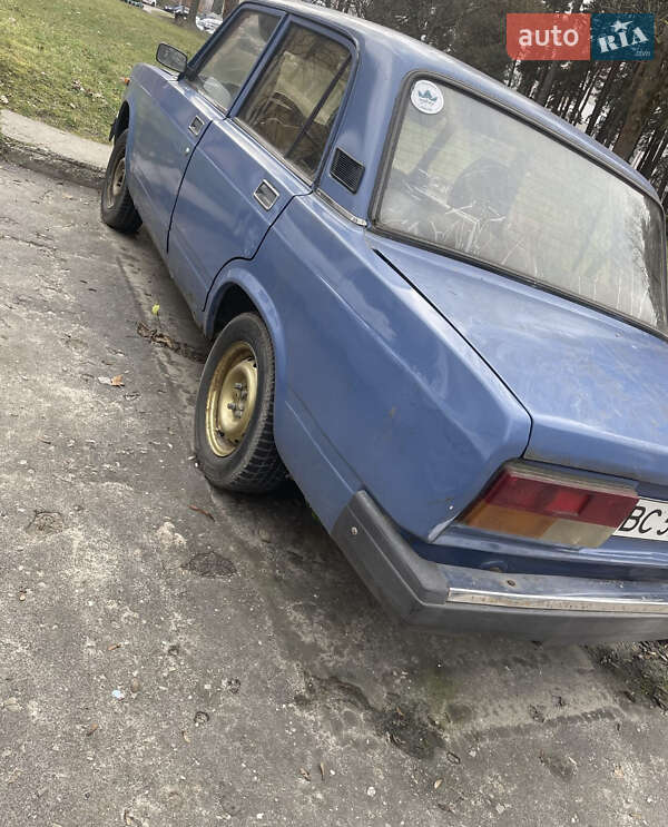 Седан ВАЗ / Lada 2107 2005 в Новояворовске