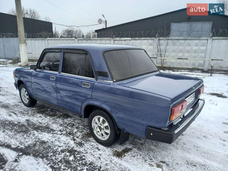 Седан ВАЗ / Lada 2107 2005 в Славянске