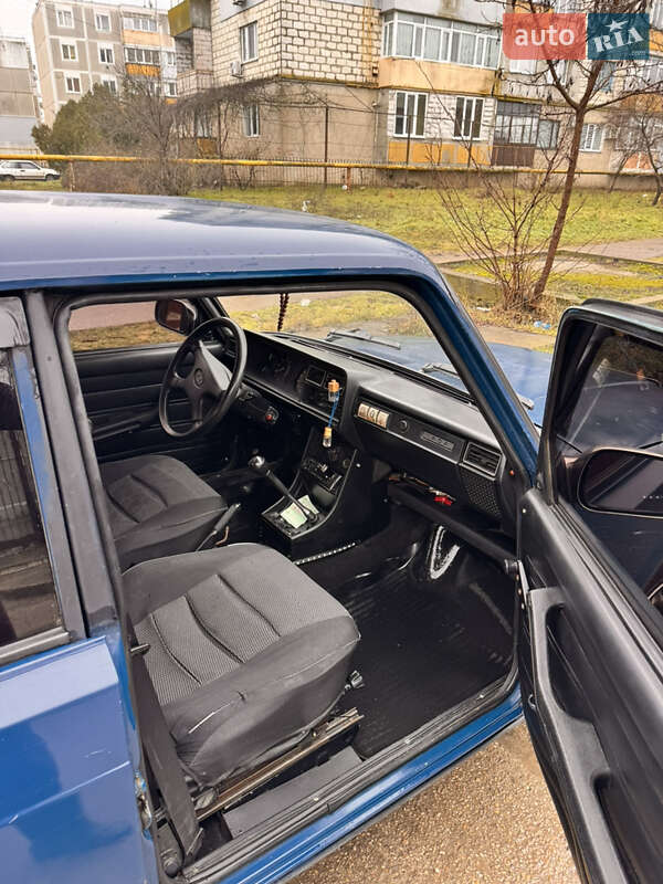 Седан ВАЗ / Lada 2107 2002 в Рени