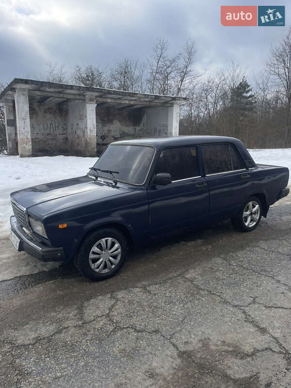 Седан ВАЗ / Lada 2107 2007 в Великих Мостах