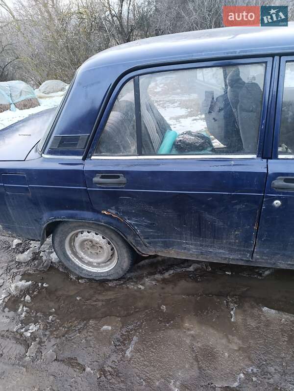Седан ВАЗ / Lada 2107 2004 в Днепре