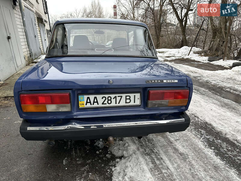 Седан ВАЗ / Lada 2107 2005 в Киеве