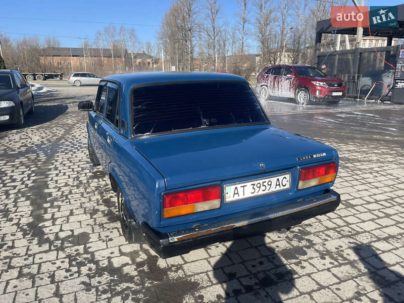 Седан ВАЗ / Lada 2107 2005 в Надворной