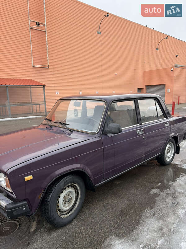 Седан ВАЗ / Lada 2107 2003 в Киеве