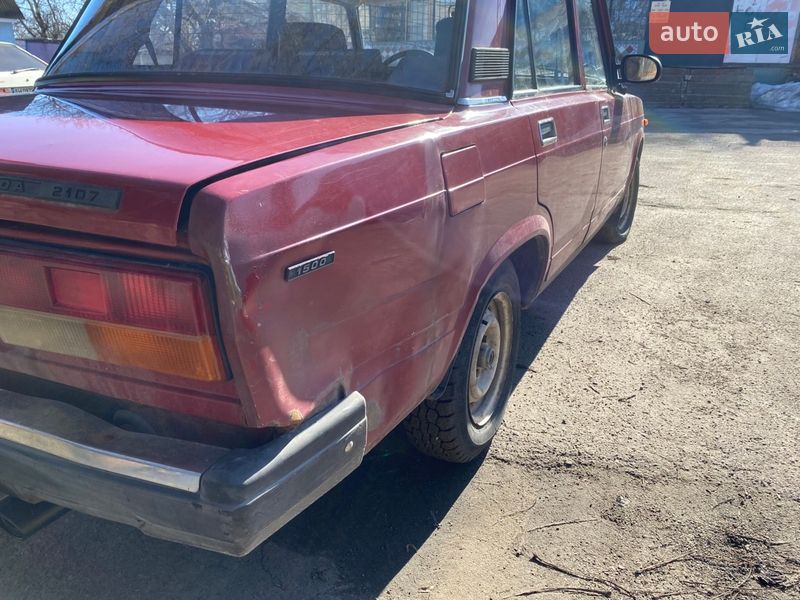 Седан ВАЗ / Lada 2107 1998 в Макарове