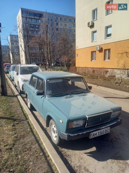 Седан ВАЗ / Lada 2107 2004 в Киеве