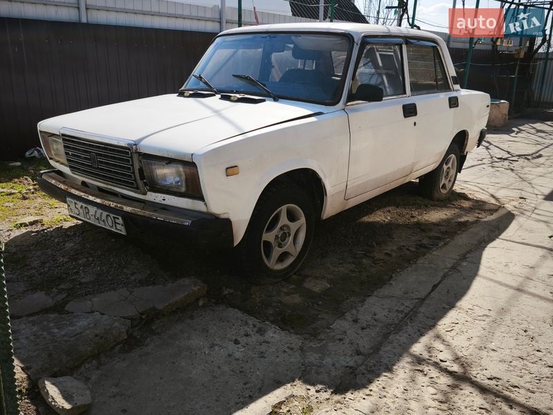 Седан ВАЗ / Lada 2107 1987 в Рені