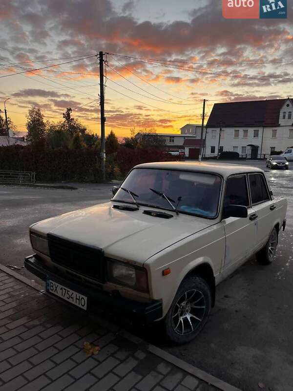 Седан ВАЗ / Lada 2107 1988 в Каменец-Подольском фото 5 Седан ВАЗ / Lada 2107 1988 в Каменец-Подольском