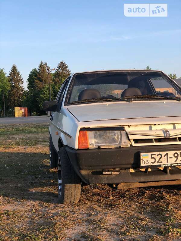 Хэтчбек ВАЗ / Lada 2108 1987 в Новой Ушице