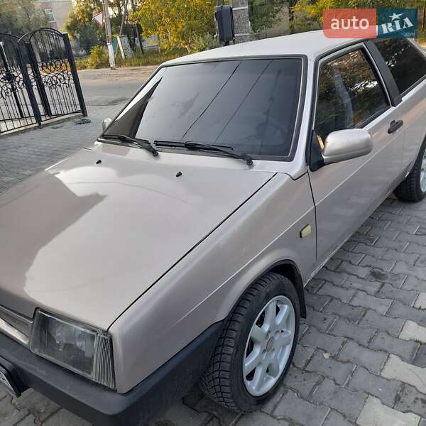 Хэтчбек ВАЗ / Lada 2108 1987 в Килии