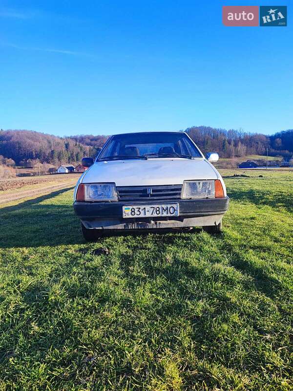 Хэтчбек ВАЗ / Lada 2108 1991 в Черновцах