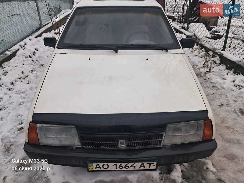 Хэтчбек ВАЗ / Lada 2108 1988 в Ужгороде