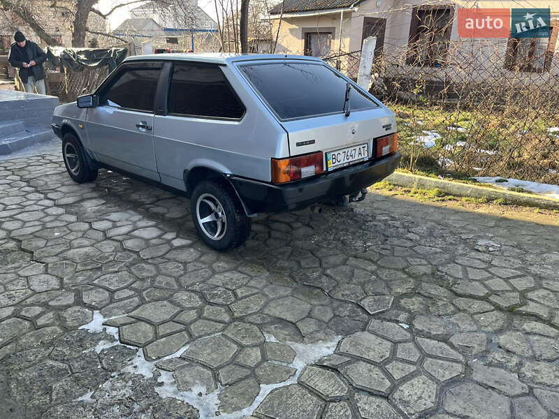 Хэтчбек ВАЗ / Lada 2108 2002 в Львове