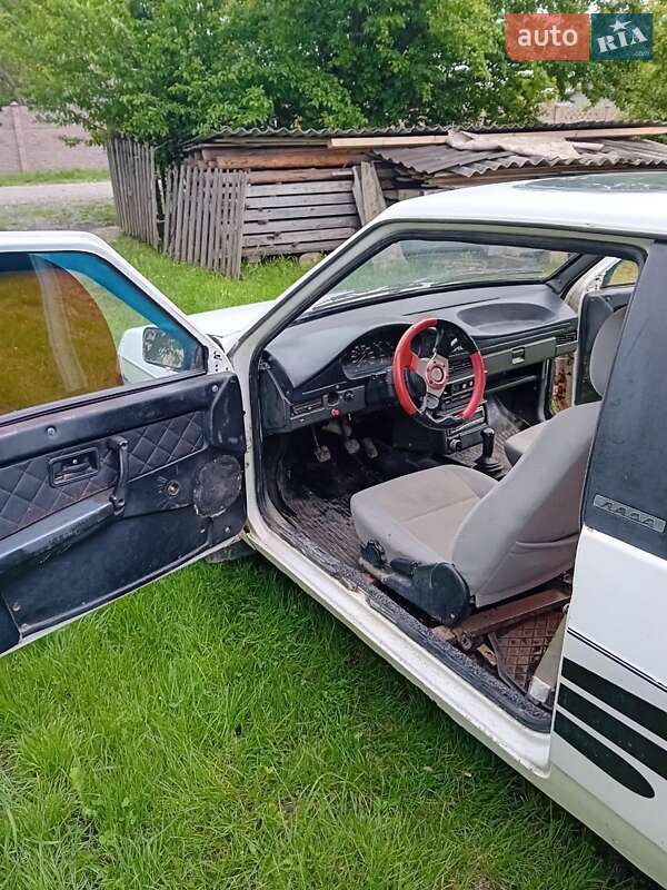 Хэтчбек ВАЗ / Lada 2108 1991 в Черновцах фото 7 Хэтчбек ВАЗ / Lada 2108 1991 в Черновцах