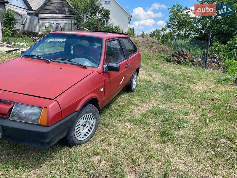 Хэтчбек ВАЗ / Lada 2108 1987 в Черновцах