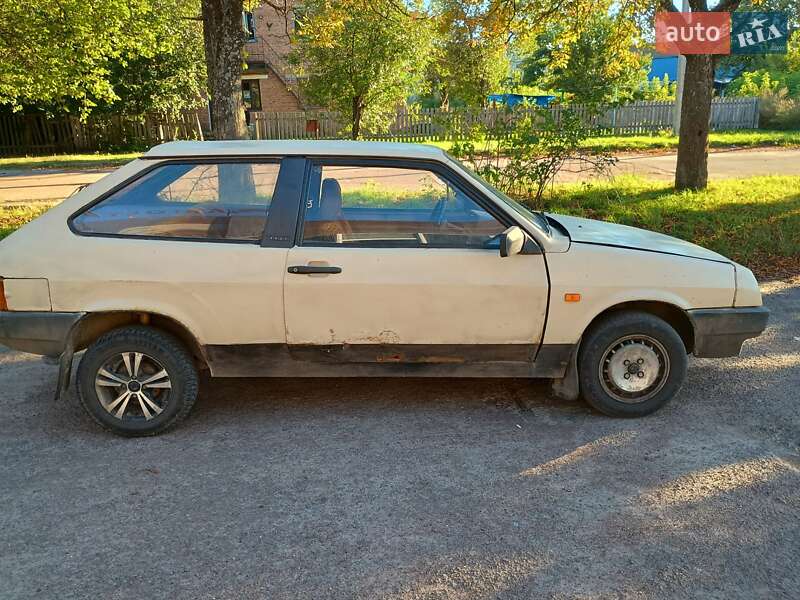 Хэтчбек ВАЗ / Lada 2108 1987 в Кролевце фото 5 Хэтчбек ВАЗ / Lada 2108 1987 в Кролевце