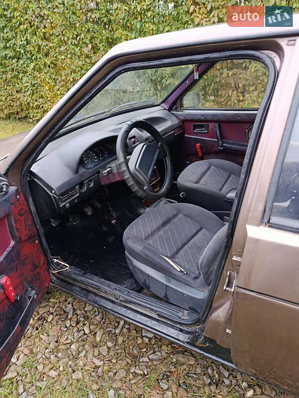 Хэтчбек ВАЗ / Lada 2108 1995 в Вижнице фото 3 Хэтчбек ВАЗ / Lada 2108 1995 в Вижнице