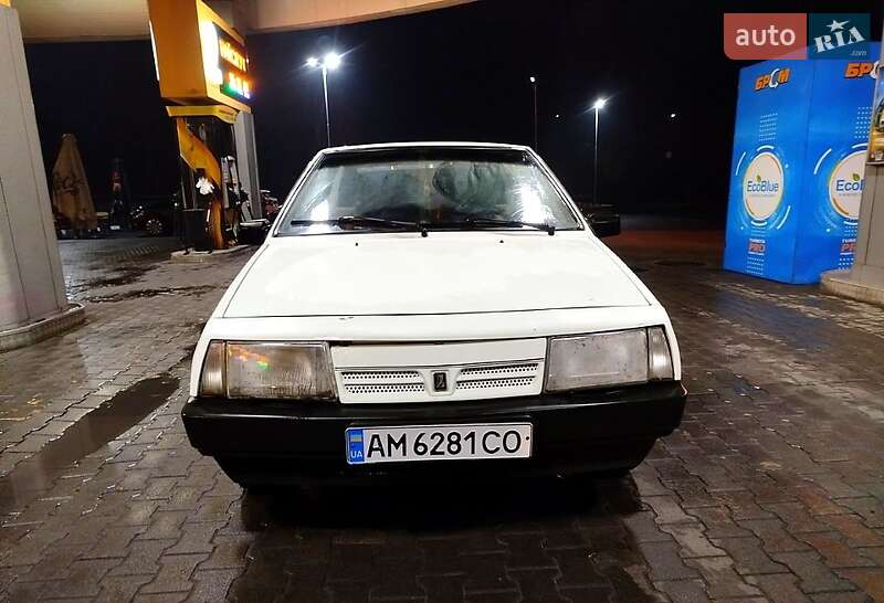 Хэтчбек ВАЗ / Lada 2108 1993 в Житомире