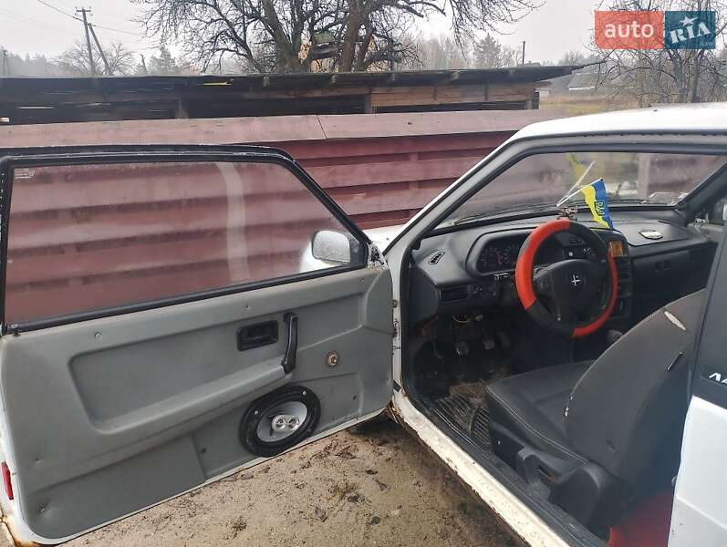 Хетчбек ВАЗ / Lada 2108 1990 в Житомирі фото 6 Хетчбек ВАЗ / Lada 2108 1990 в Житомирі