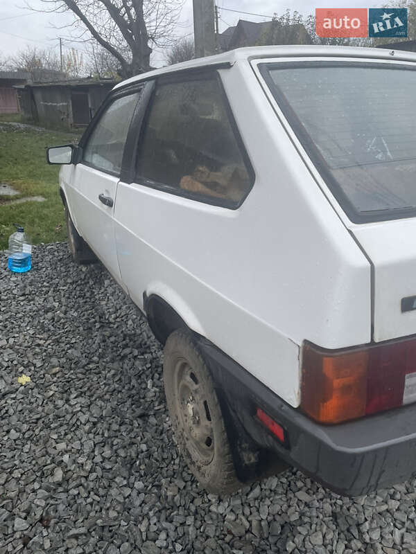 Хетчбек ВАЗ / Lada 2108 1991 в Чернівцях фото 2 Хетчбек ВАЗ / Lada 2108 1991 в Чернівцях