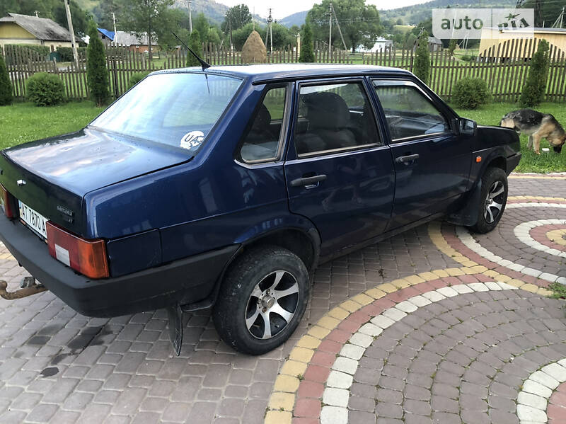 Седан ВАЗ / Lada 21099 2004 в Косове