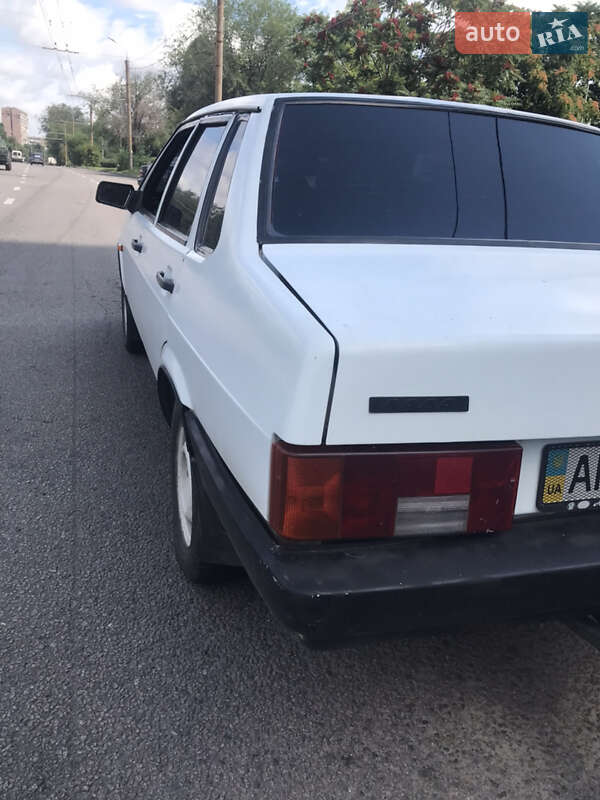 Седан ВАЗ / Lada 21099 2001 в Дніпрі