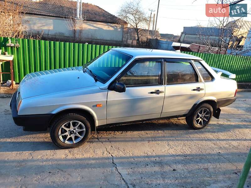 Седан ВАЗ / Lada 21099 2001 в Одессе