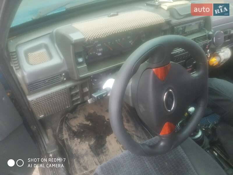 Седан ВАЗ / Lada 21099 1999 в Кривом Роге