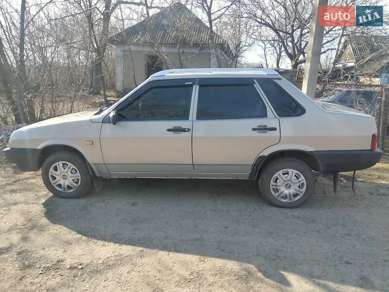 Седан ВАЗ / Lada 21099 2008 в Окнах