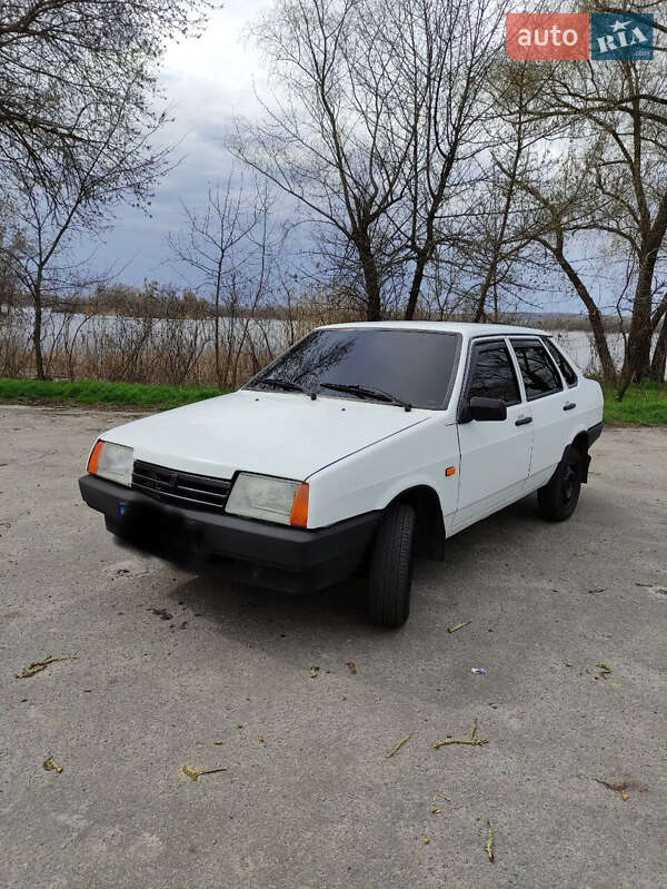 Седан ВАЗ / Lada 21099 2000 в Горішніх Плавнях