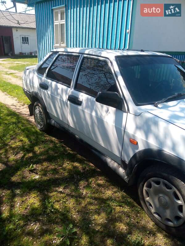 Седан ВАЗ / Lada 21099 1994 в Кицмани