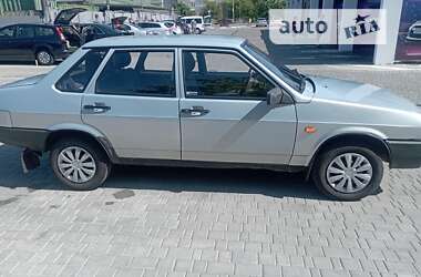 Седан ВАЗ / Lada 21099 2004 в Ровно