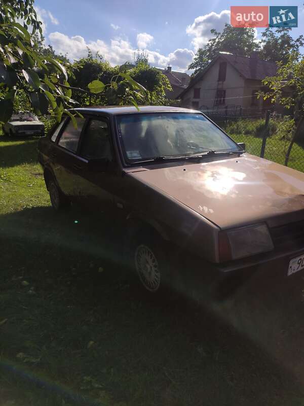 Седан ВАЗ / Lada 21099 1993 в Золочеве